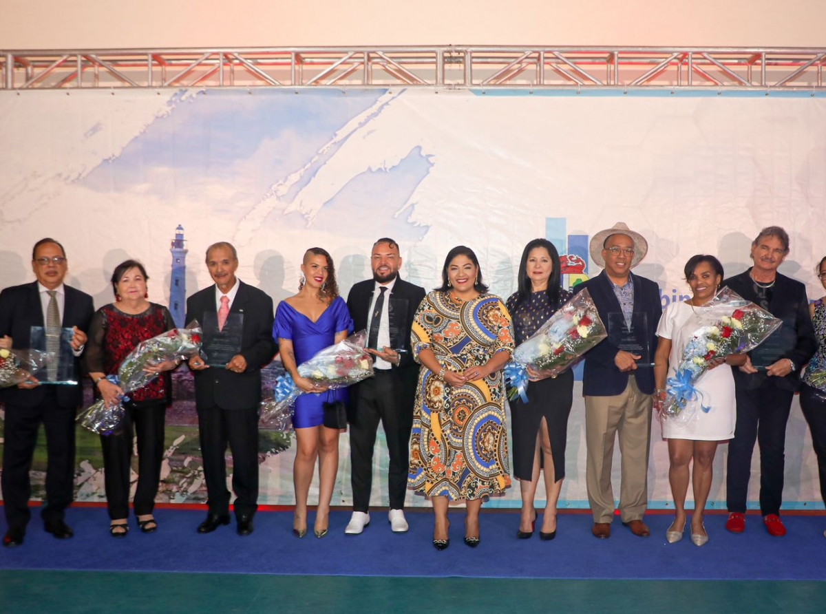 Minister di Cultura a reconoce 6 baluarte musical durante un bunita evento 